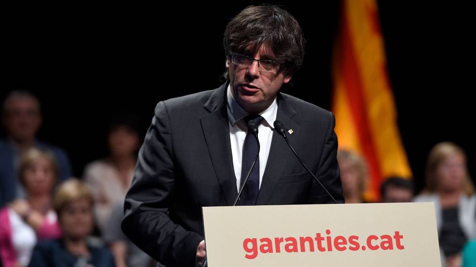 El presidente catal&aacute;n, Carles Puigdemont, durante su intervenci&oacute;n en la presentaci&oacute;n de la ley del refer&eacute;ndum.