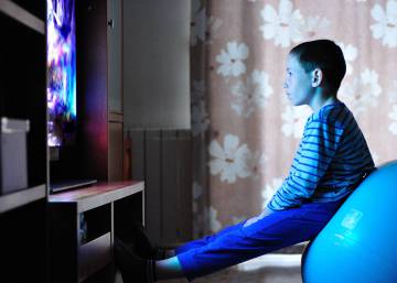 La mayoría de alimentos “saludables” que tu hijo ve en televisión no son sanos