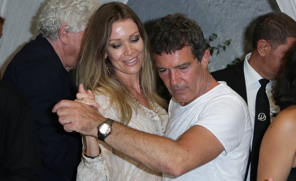 El actor Antonio Banderas y su novia Nicole Kimbel en el Festival de Cine de Ischia, en Italia.