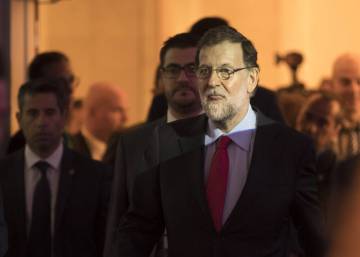 Spanish PM lines up with Socialists in bid to block Catalan independence vote