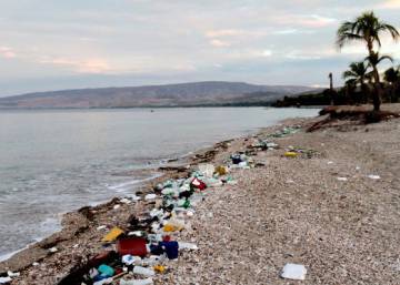 El mundo tira ocho millones de toneladas de plástico al mar cada año