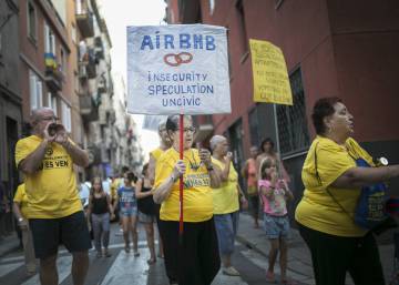 Barcelona woman forced to occupy own apartment after Airbnb listing
