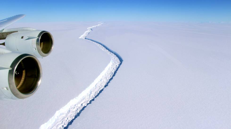 Cambios en el hielo de la Antártida vistos desde un aparato de supervisión de la NASA.