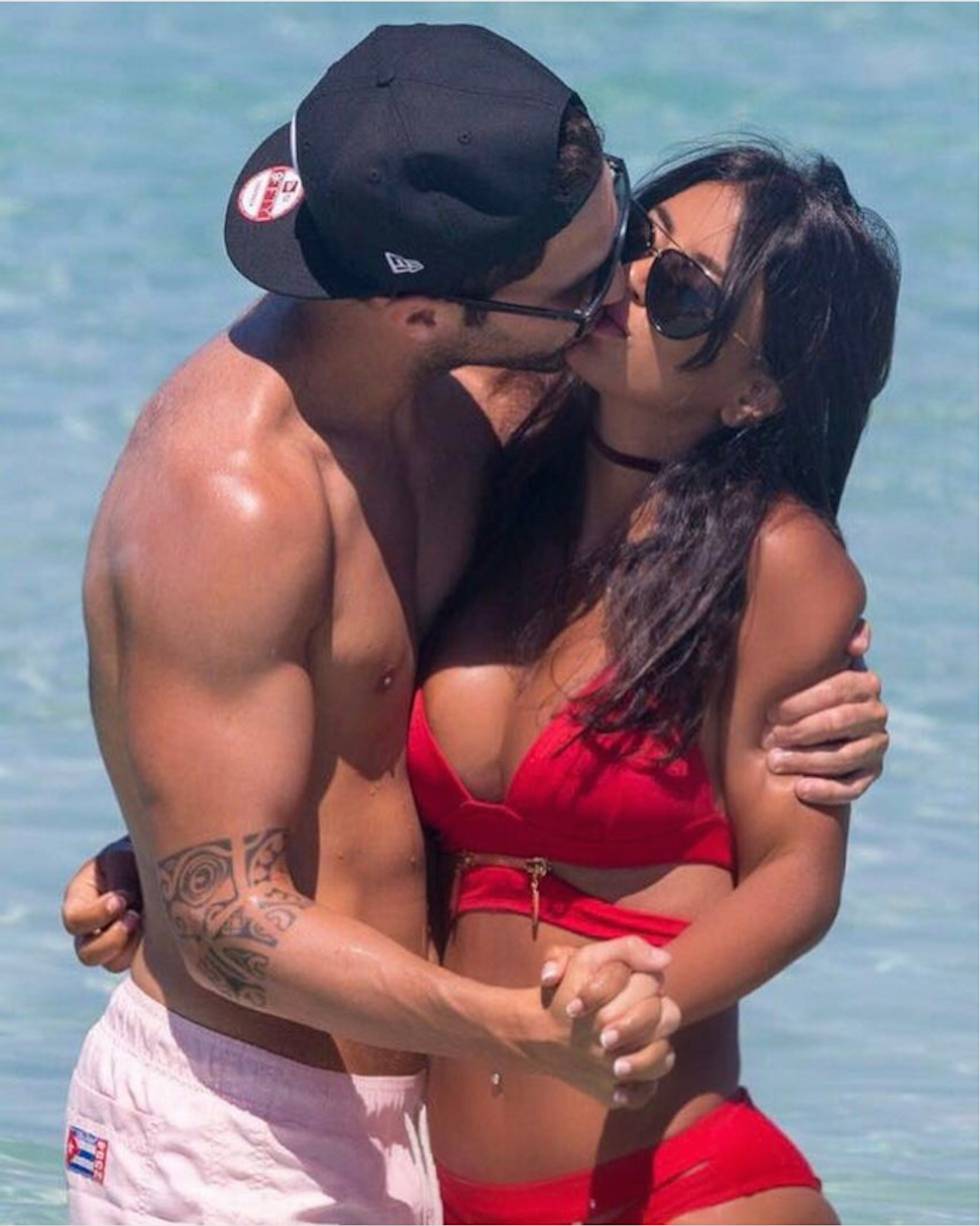 Ocho fotos en las que Fàbregas y su pareja dejan claro que la naturalidad está sobrevalorada