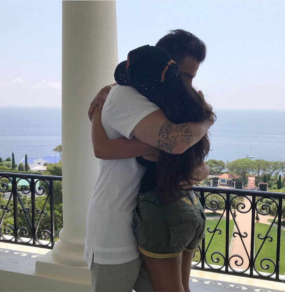Ocho fotos en las que Fàbregas y su pareja dejan claro que la naturalidad está sobrevalorada