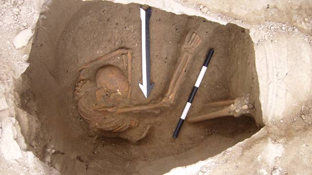 Cadáver enterrado en Sidón.