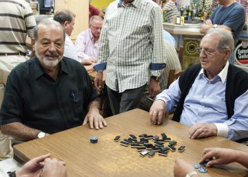Carlos Slim y Olegario Vázquez Raña, partida de dominó en Galicia