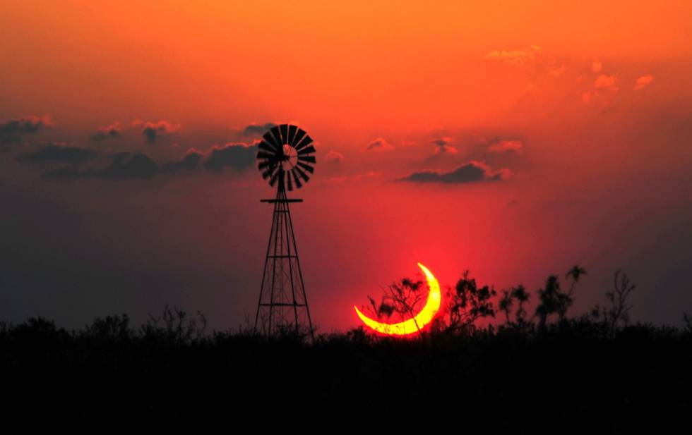 Eclipse parcial sobre Texas.