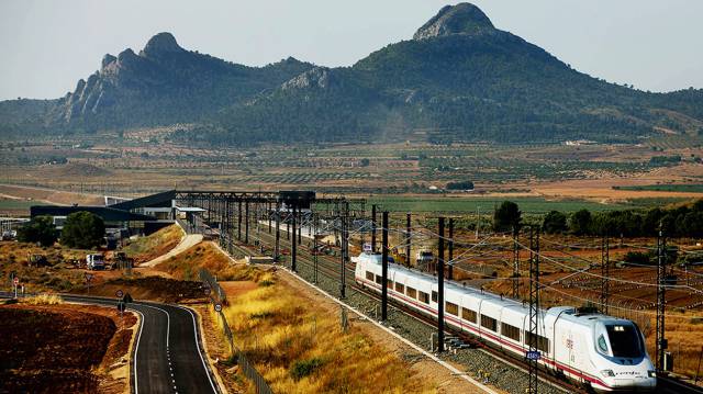 El Ave da un vuelco a la forma de viajar en España