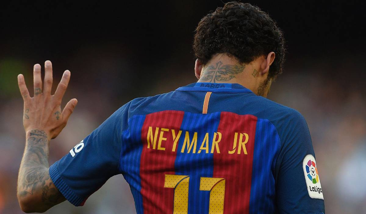 Neymar, con la camiseta del Barcelona en un partido de la Liga 16-17.