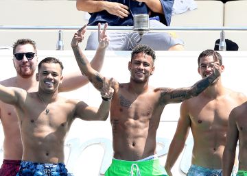 Neymar de fiesta en Saint-Tropez