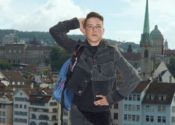 De turismo en la pasarela: así se inspira la moda en las chanclas con calcetines