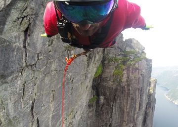 ¿Qué se siente al caer al vacío? Hablamos con el hombre que ha batido el récord mundial en 'Rope jump'