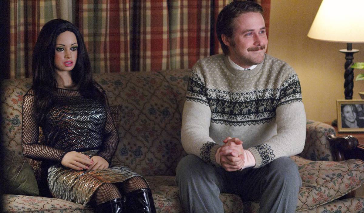 Un fotograma de la película 'Lars y una chica de verdad'.