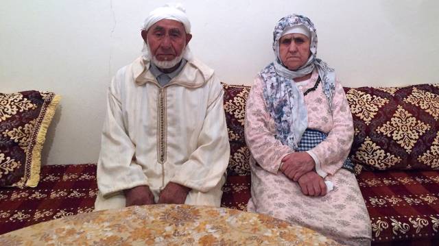 Aqbouch Aboyaaqoub y Hychami Charifa, en su casa de Mrirt (Marruecos).