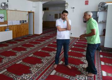 Imam accused of masterminding Barcelona attacks led “normal” life