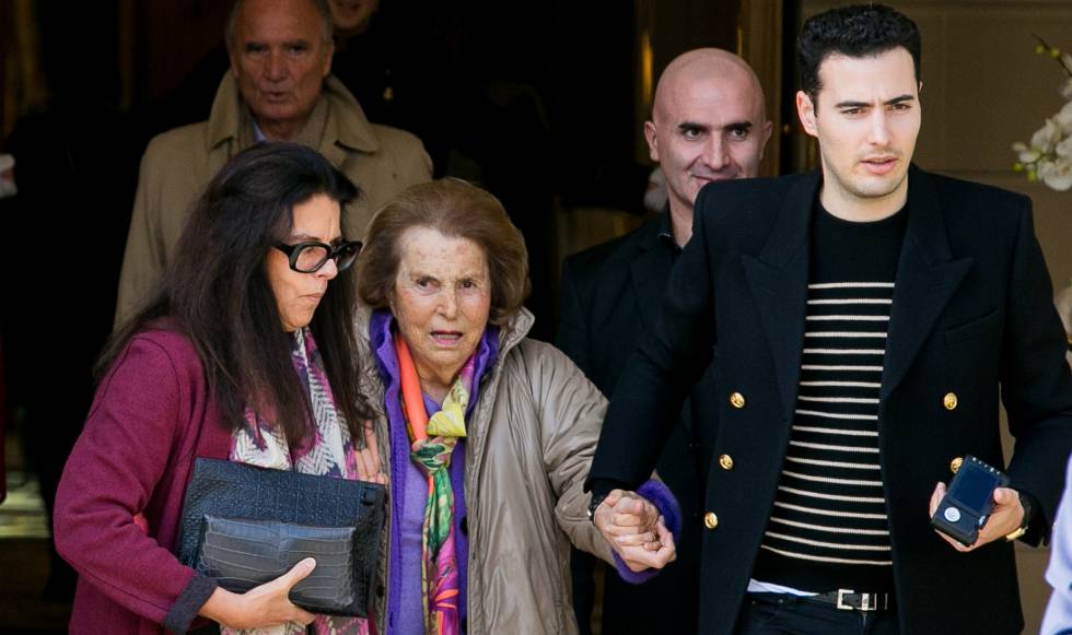 Francoise Bettencourt Meyers, Liliane Bettencourt y Jean-Victor Meyers en octubre de 2016 en París.
