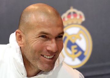 GRAF1764. MADRID, 27112017.- El entrenador del Real Madrid, Zinedine Zidane, hoy durante la rueda de prensa posterior al entrenamiento de su equipo en la Ciudad Deportiva de Valdebebas. EFE J.J.Guillen