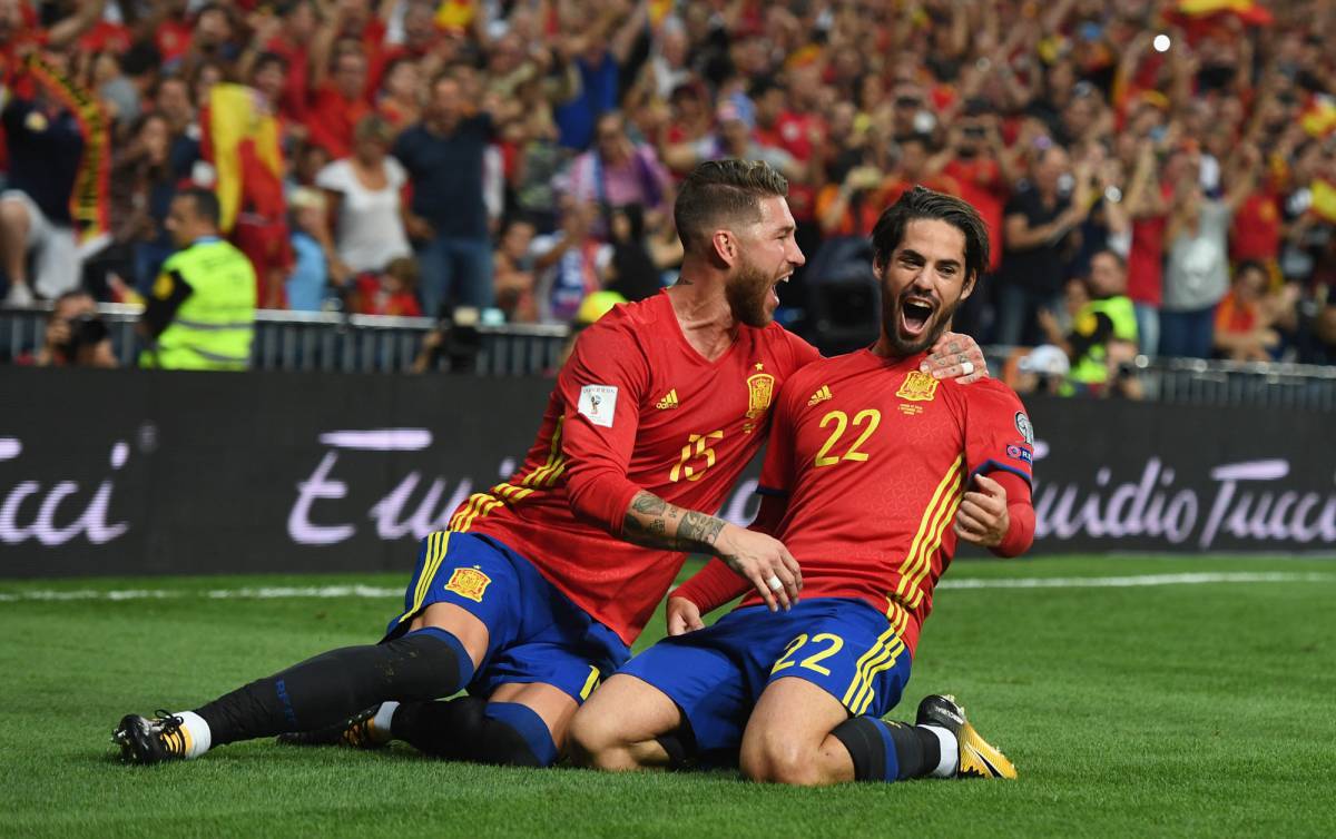 Ramos e Isco celebran el 1-0.