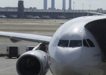 Guerra de precios en las aerolíneas: las grandes del sector se acercan a las 'low cost'