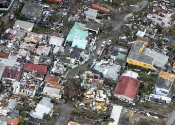 Irma arrasa el Caribe y Florida se prepara para una catástrofe
