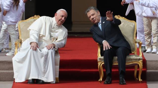 El papa Francisco y el presidente colombiano.
