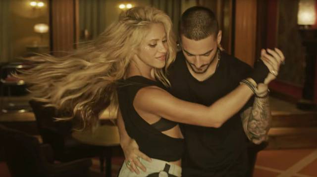 Shakira y Maluma bailan en 'Chantaje'.