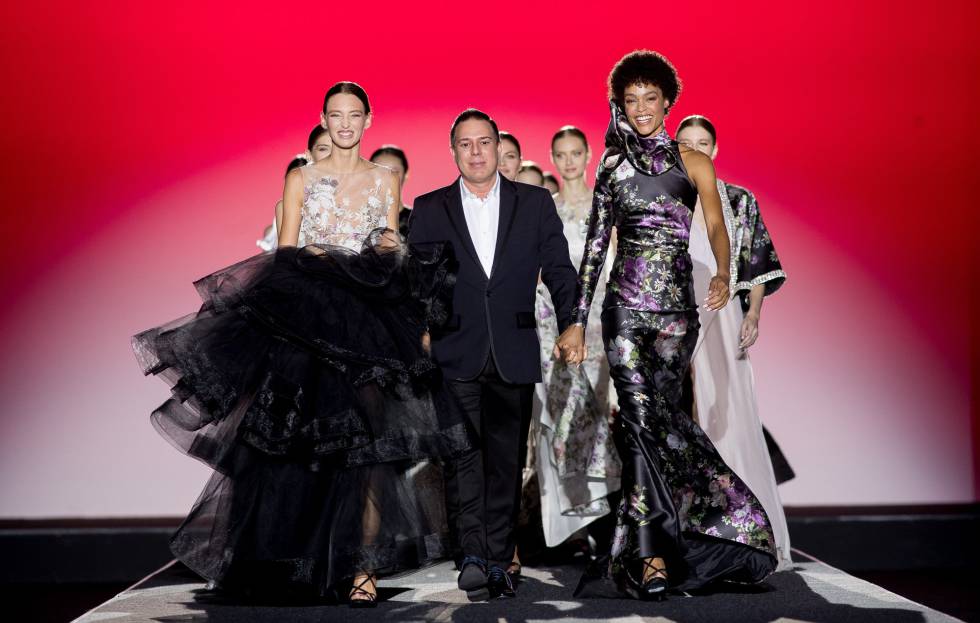 El diseñador Hannibal Laguna ha presentado una colección con la que celebraba sus 30 años de carrera en la industria de la moda.