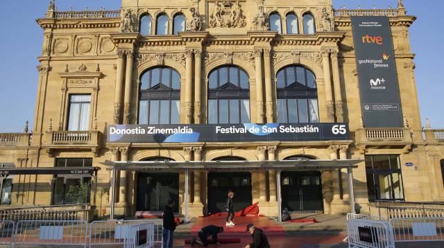 Preparativos en el Teatro Victoria Eugenia.