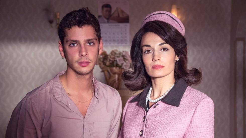 Jackie Kennedy con un extraterrestre: el polémico vídeo de Eduardo Casanova