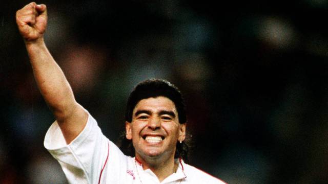 Maradona, con la camiseta del Sevilla.