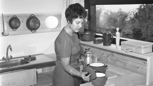 Si está en la cocina, es una mujer: cómo los algoritmos refuerzan los prejuicios