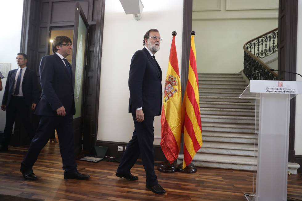 Mariano Rajoy junto al presidente catalán Carles Puigdemont.