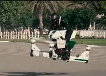 La policía de Dubái estrena una futurista (e inestable) moto voladora