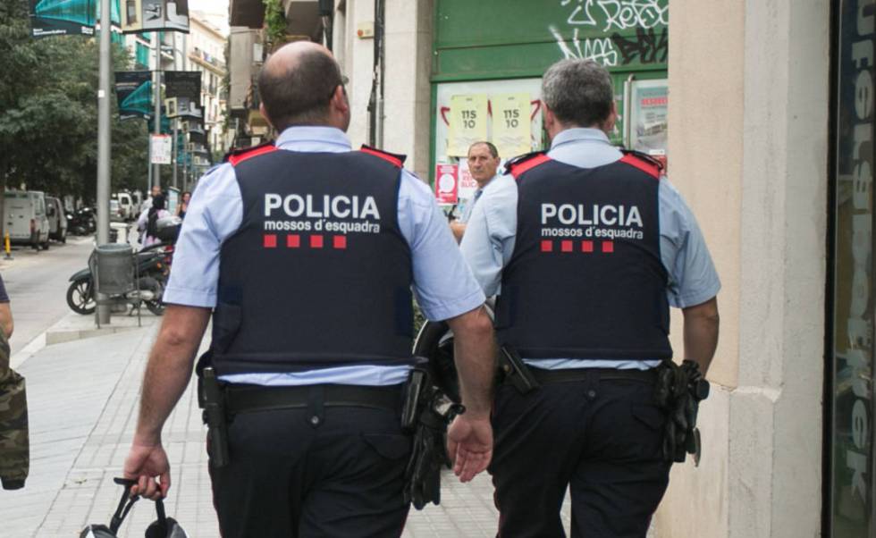 Una policía española
