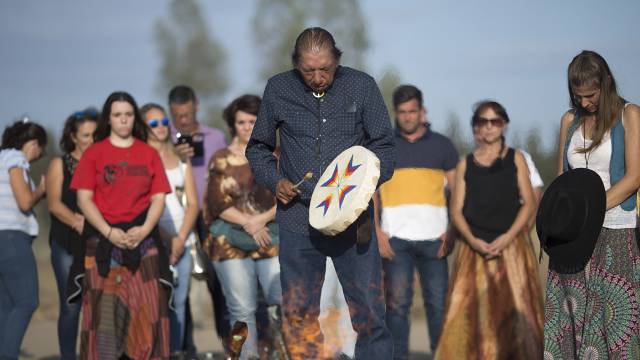 El líder espiritual sioux, Lee Plenty Wolf.