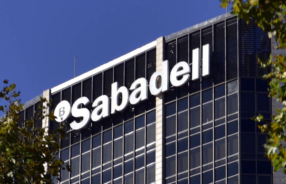 Banco Sabadell is considering moving its legal HQ outside Catalonia.