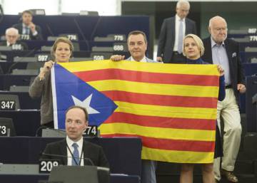 Main groups in European Parliament urge immediate dialogue