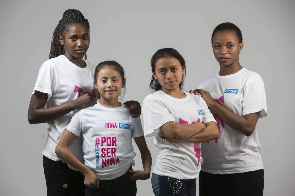 De izquierda a derecha: Josephine (16 años, Malawi), Naydelin (13 años, Guatemala), Estefany (20 años, Guatemala) y Ezelina (23 años, Malawi). Todas ellas son defensoras de los derechos de las niñas.