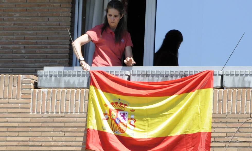 Elena De Borbón La Publicista Real De La Bandera De