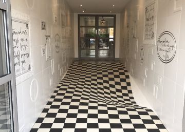 Este suelo es plano: la ilusión óptica que te hará tropezar