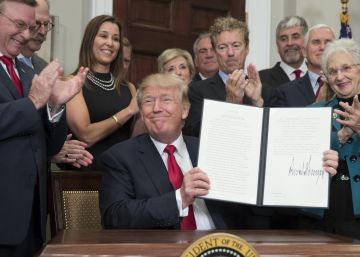 Trump golpea a los más pobres al acabar con subsidios del Obamacare