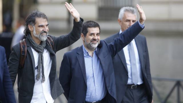 Jordi Cuixart, izquierda, y Jordi Sànchez llegan a la Audiencia Nacional.