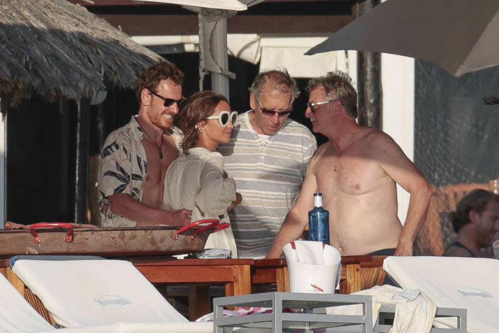 Los actores Michael Fassbender y Alicia Vikander en Ibiza.