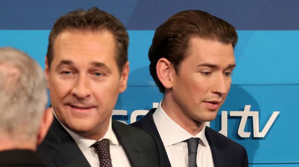 El líder ultraderechista Heinz-Christian Strache, y el conservador Sebastian Kurz, el pasado 15 de octubre, en Viena. 