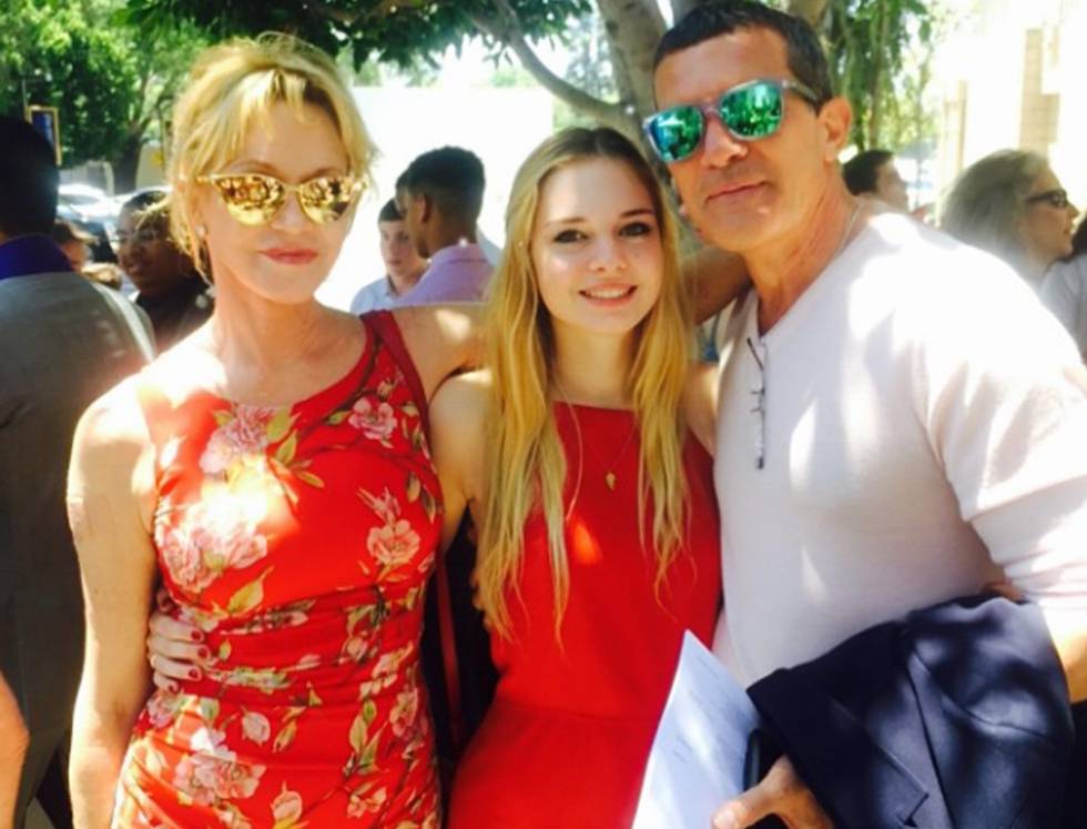 Melanie Griffith y Antonio Banderas en la graduación de su hija Stella del Carmen en junio de 2015.
