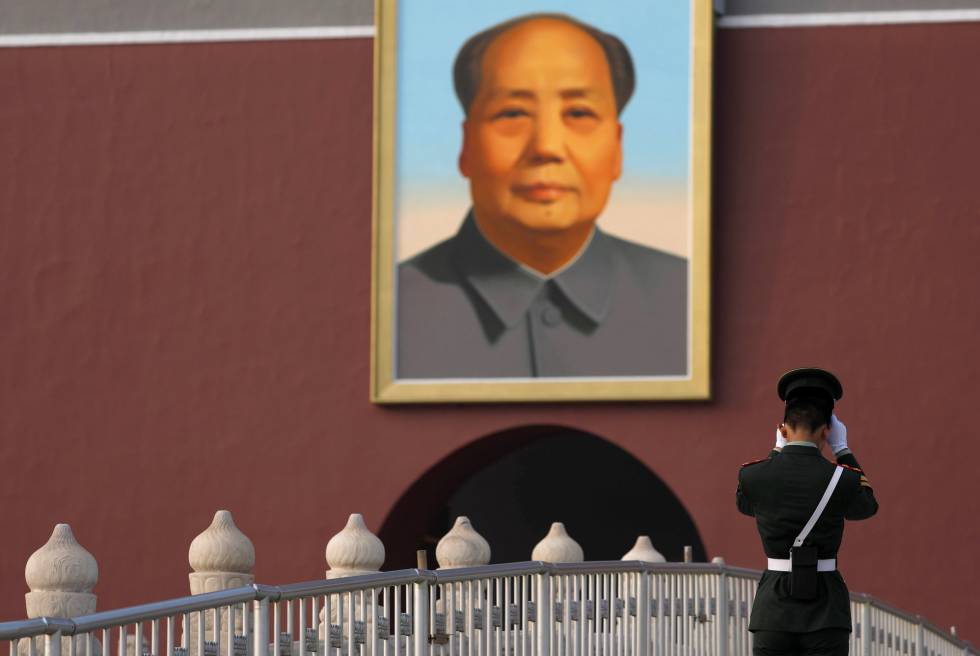 Retrato de Mao Zedong en la plaza de  Tiananmen en Pekín.