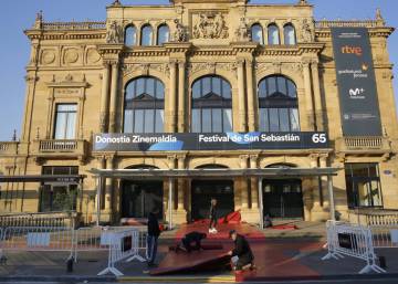 Alicia Vikander provides touch of glamor at San Sebastian film festival