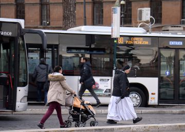Why free bus travel in Rome can end up being expensive