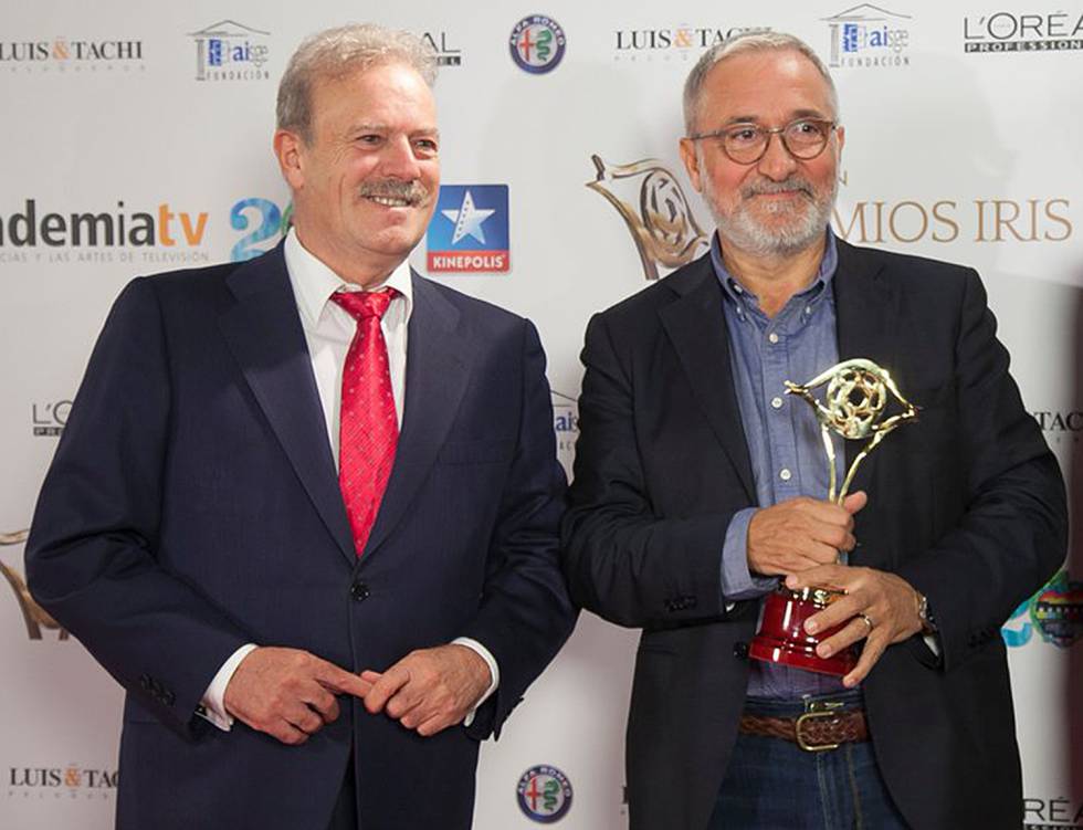 Manuel Campo Vidal y Xavier Sardá con el premio de la Academia de Televisión.